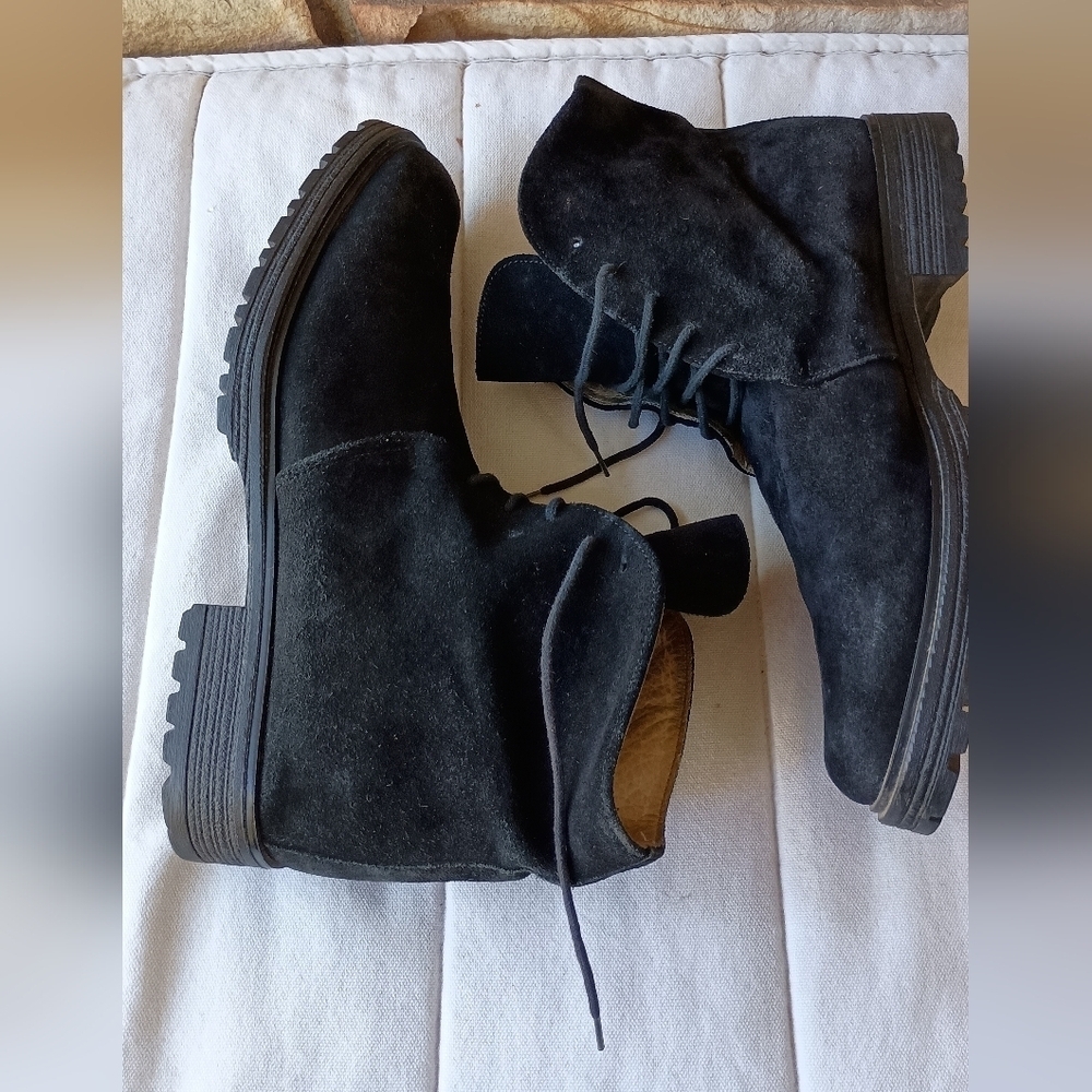 Kenneth Cole Black Suede Leather Ankle Boots_9 - Picture 8 of 9
